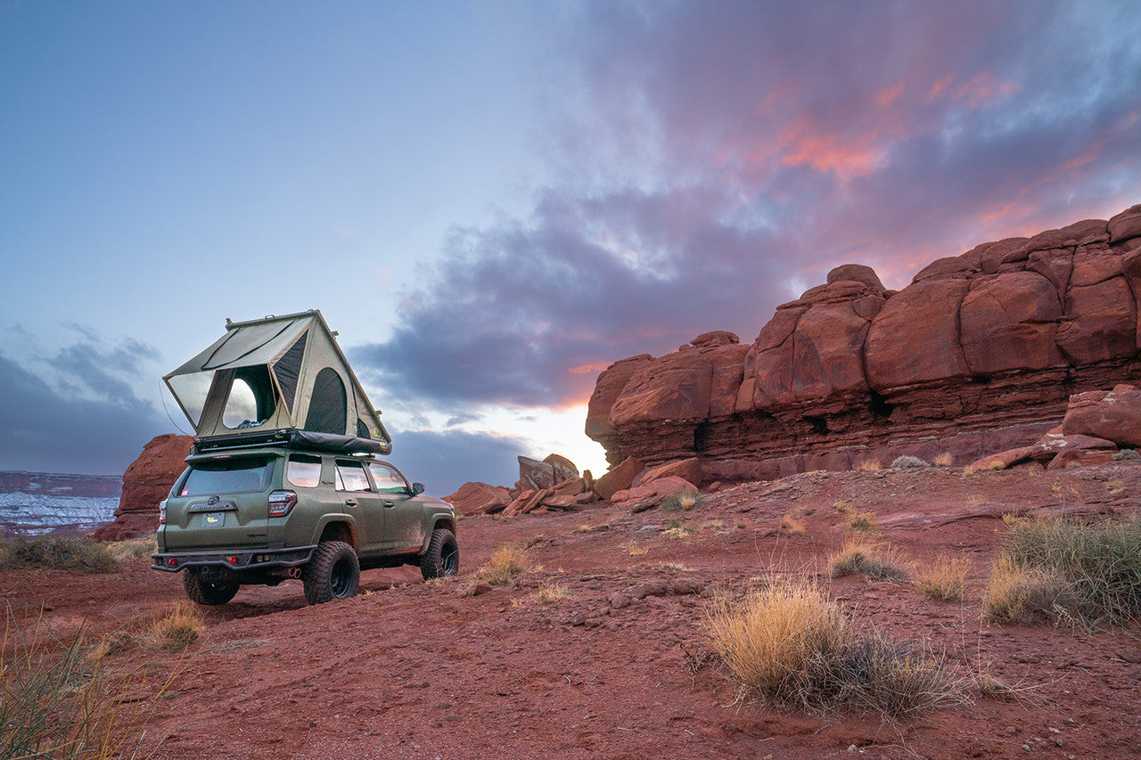 IRONMAN 4x4 SWIFT 1400 Hard Shell Rooftop Tent
